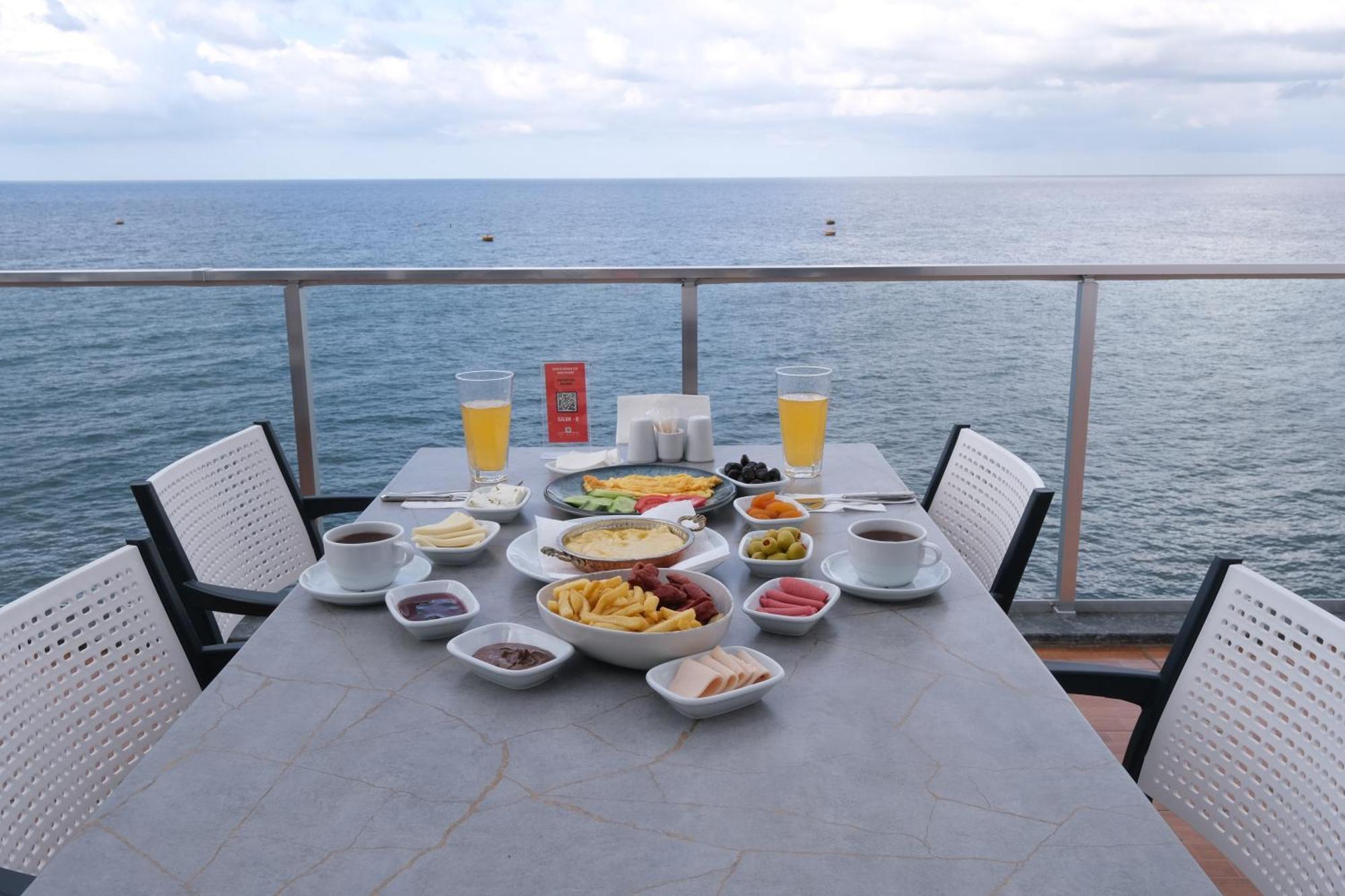 The Marine Hotel Трабзон Екстериор снимка